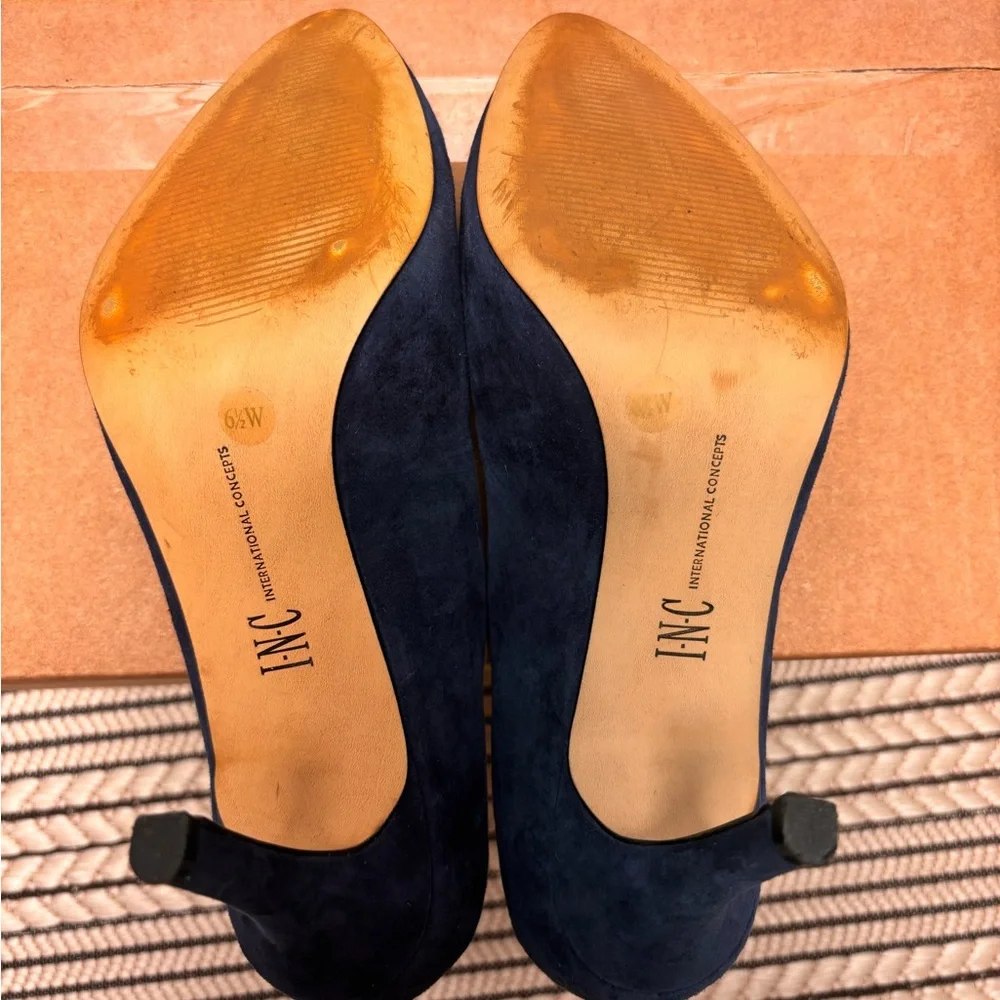 I.N.C. International Concepts Navy Blue Suede Heels – Size 6.5W - Picture 10 of 10